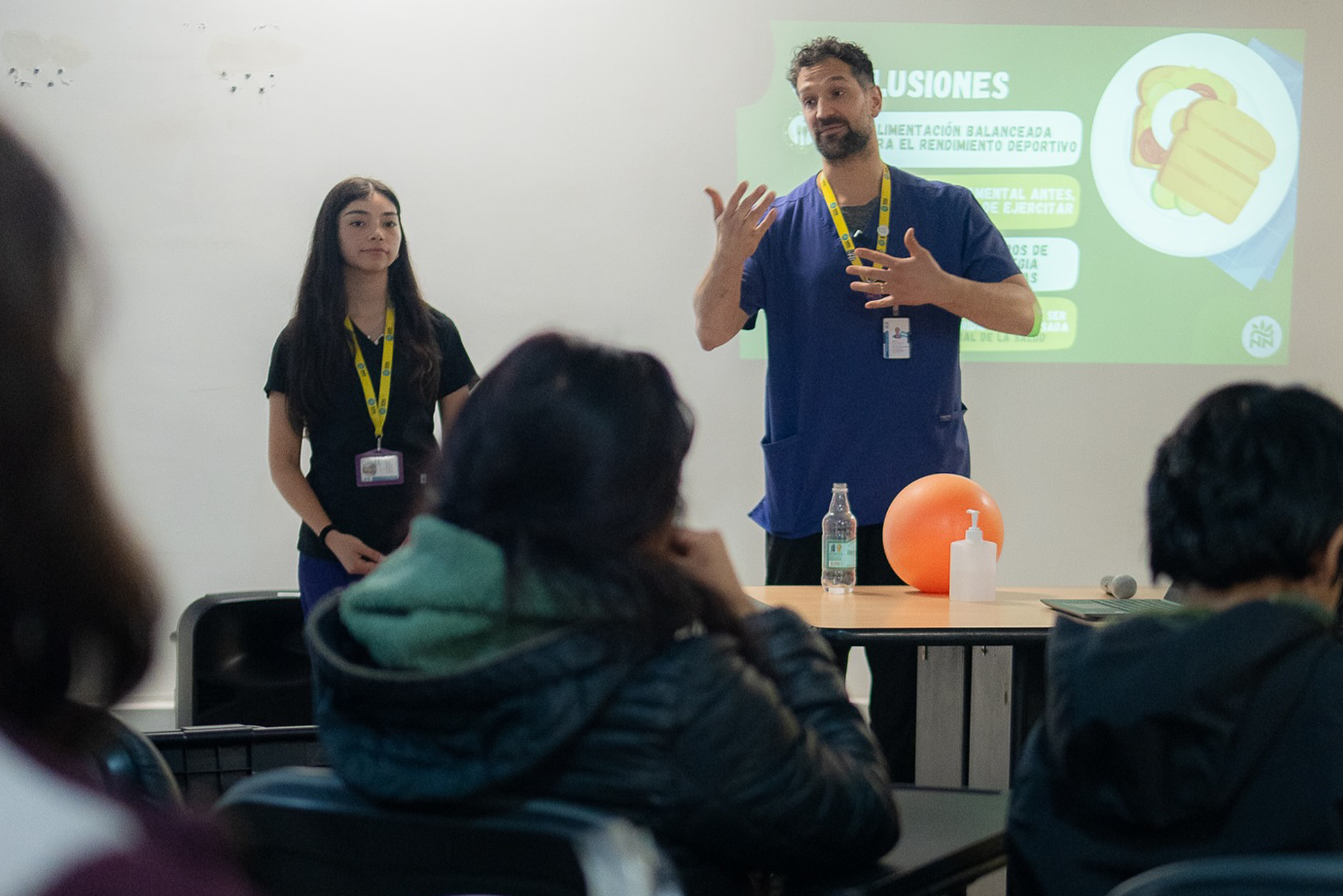 Estudiantes de Academia Avanza reciben Charla de Nutrición Deportiva del CESFAM