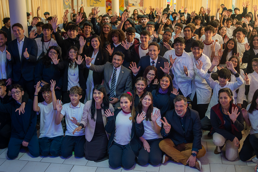 Ministra de Ciencia, Tecnología, Conocimiento e Innovación se reúne con estudiantes de 4° Medio de Ñuñoa
