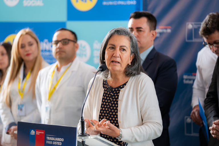 MINISTRA DE SALUD EN DROGUERIA 6