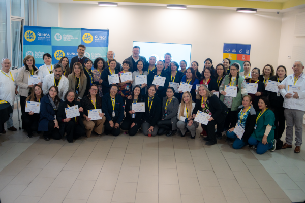 Reconocimiento a funcionarios de Ñuñoa Salud por sus más de 20 años de servicio